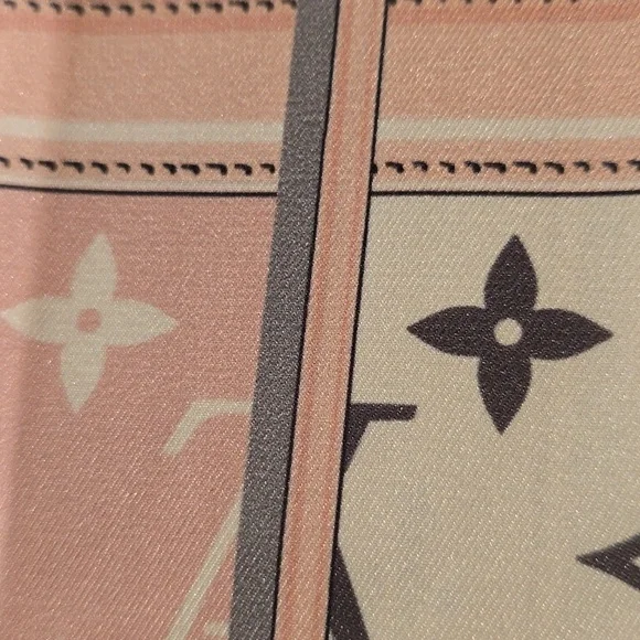 LV Logo Bag Or Hair Scarf - Picture 3 of 6